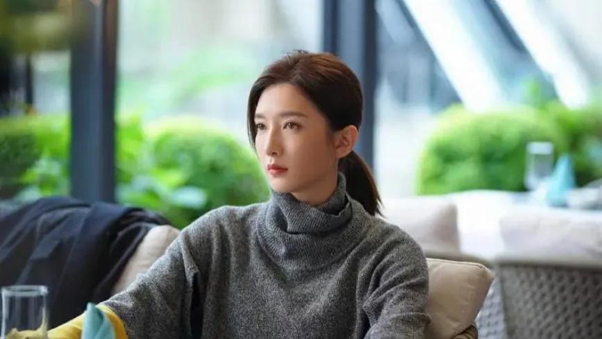 不会演别尬演！48岁佘诗曼一出手，让观众看清假吃有多离谱