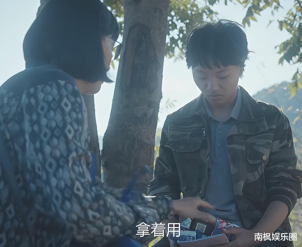 第一次在国产剧看到卫生巾的画面,《山花烂漫时》让多少大制作“脸红”