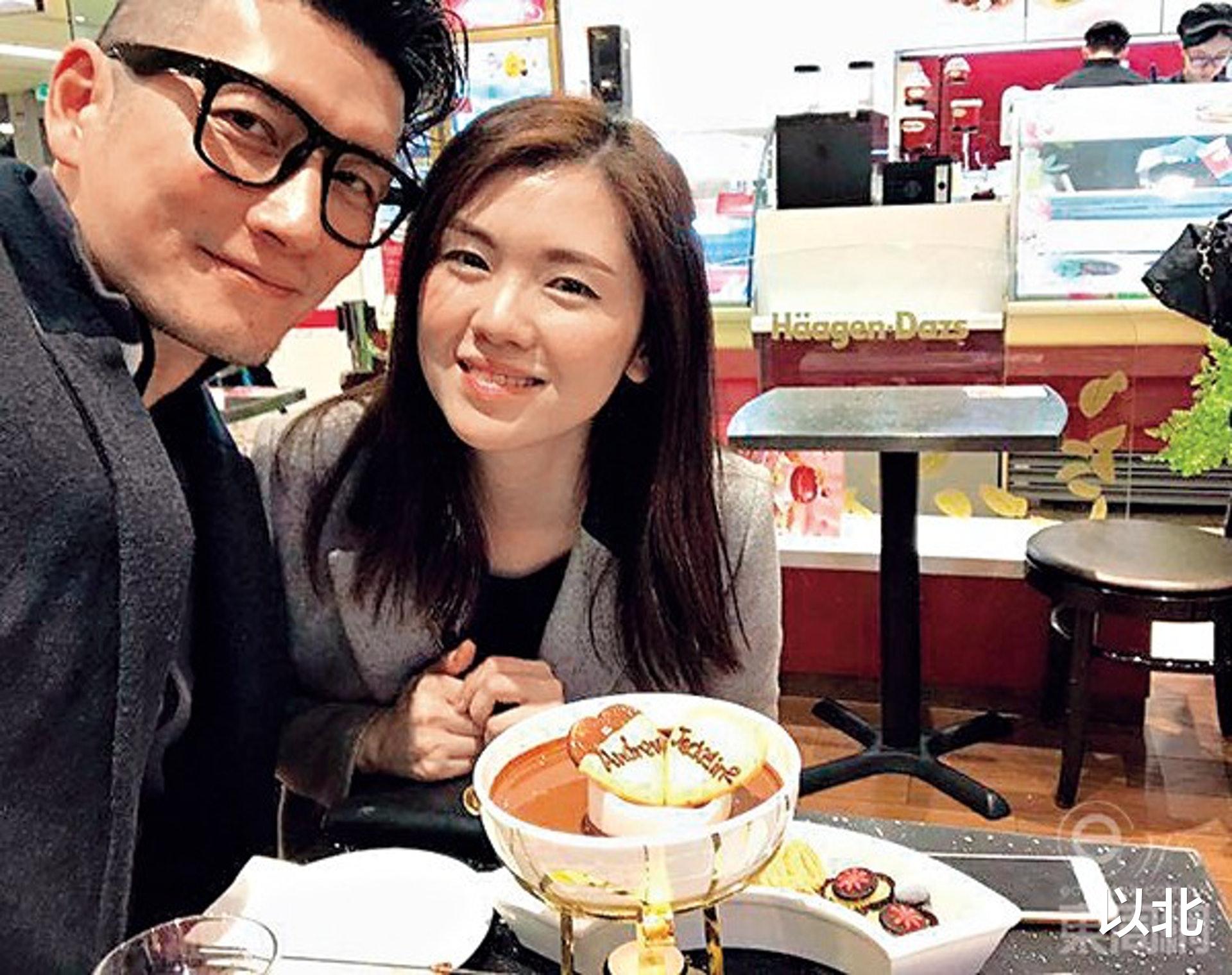 他身高1.88是亚视三雄之一，曾获赞最有台型，夫妻皆面嫩保养有招