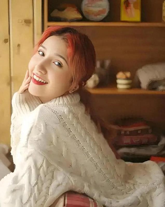 日本美女铃木新春：艺术与生活的优雅融合