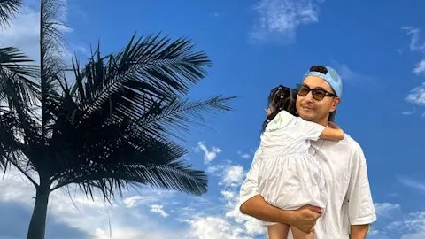 47岁TVB视帝接爱女放学被偶遇，与网友暖心互动好爸爸好感度上升