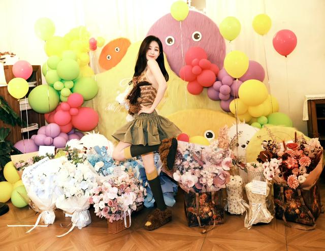 李一桐盛世美颜,生日快乐!