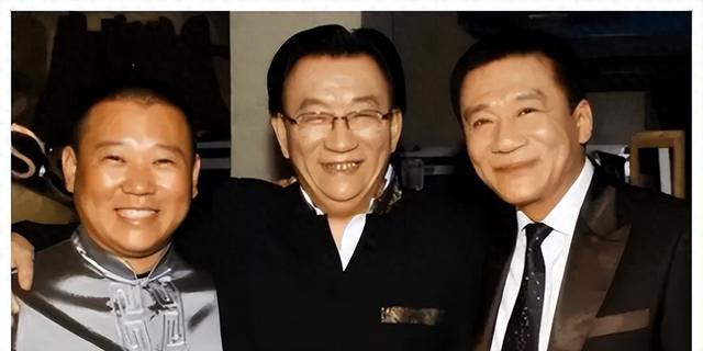 相声大师侯耀文离世 13 年,被\侄儿\戴志诚撬走的娇妻,现在怎么样