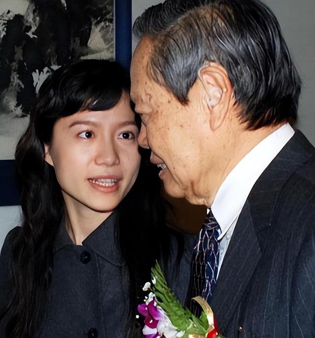 翁帆野心渐长，早已铺好退路？杨振宁心领神会为何不愿指出