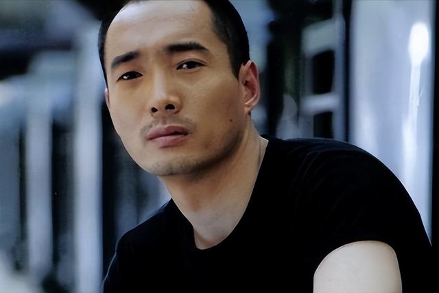 机修工平民影帝李易祥,和女星曾黎分手,转身娶韩国美女为妻