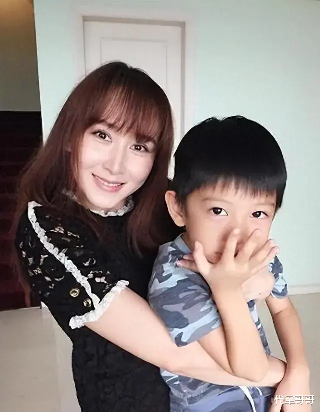 胡静:嫁入马来西亚豪门,丈夫为了不与她分房睡,自己去摘除扁桃体