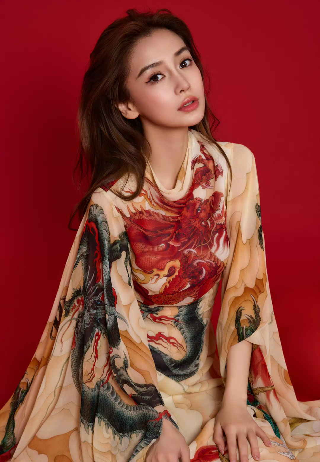 杨颖除夕与儿子团聚,8岁小海绵近照曝光,母子同框幸福满溢