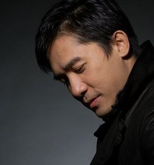 时代抛弃你，连招呼都不打，梁朝伟两任漂亮女友现今遭遇大不同