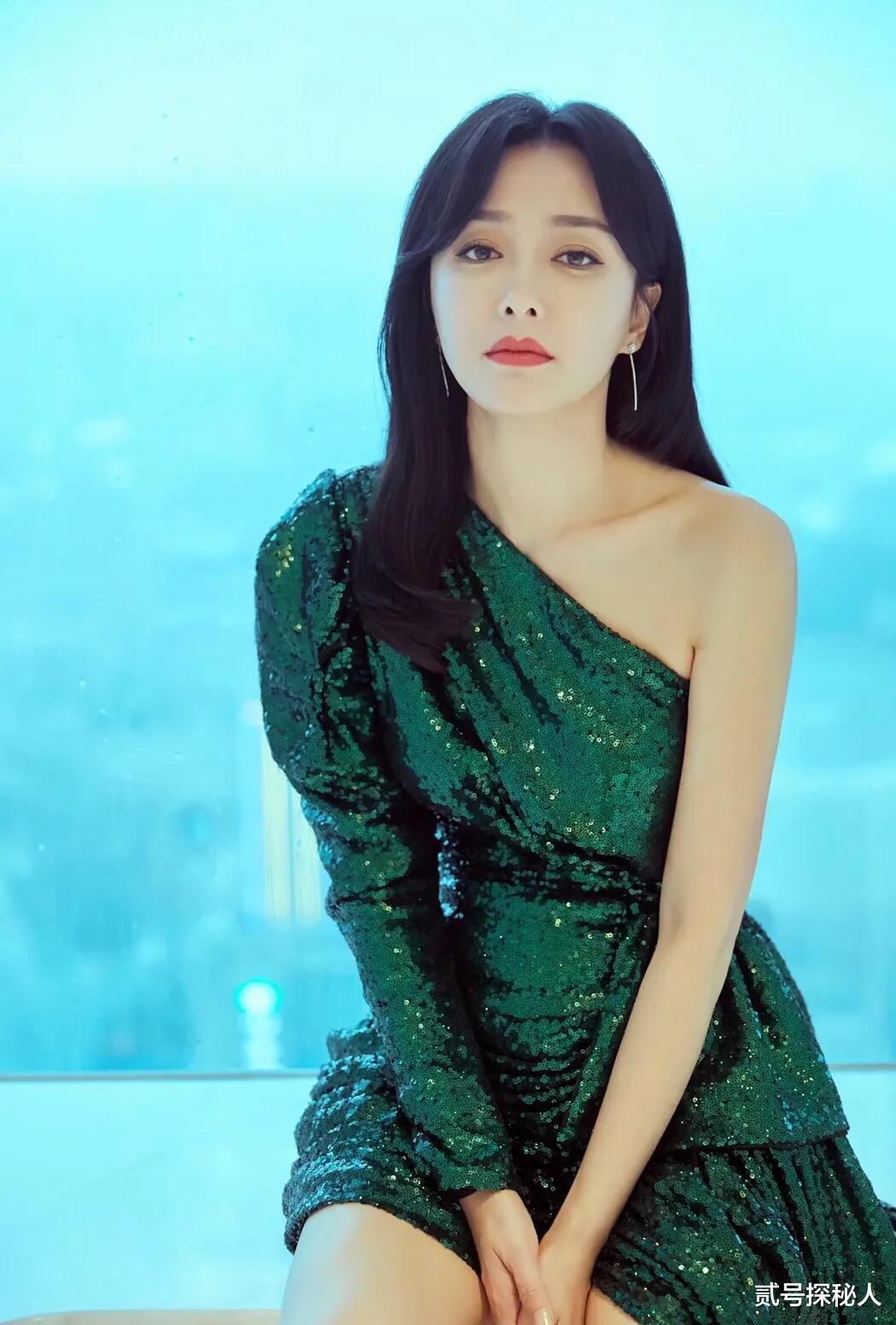 比叶珂更惨的是她！曾为黄晓明赔付千万，被雪藏多年，至今未婚！