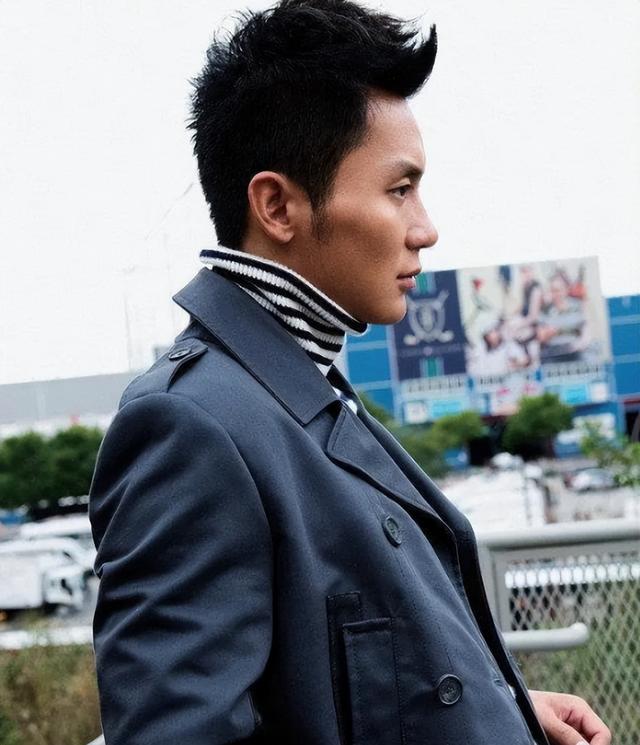 46岁李晨现状:无儿无女,父母离异,现在单身,5任前女友大美女