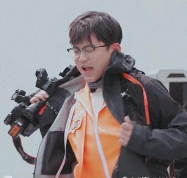 齐思钧|全员加速中：王栎鑫躲藏点让齐思钧捡漏，苏醒乔装打扮无人能识破