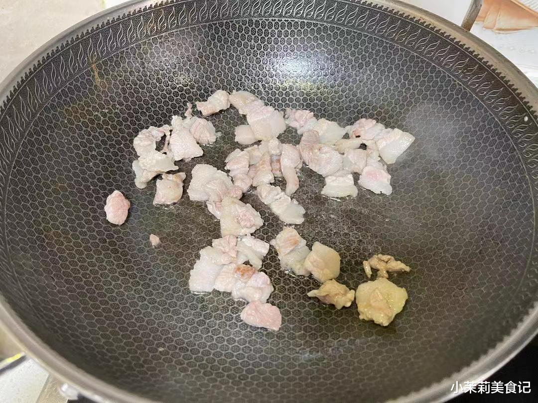 4月大量上市，1元1斤，遇到买20斤晒干炒肉吃，比新鲜的好吃多了