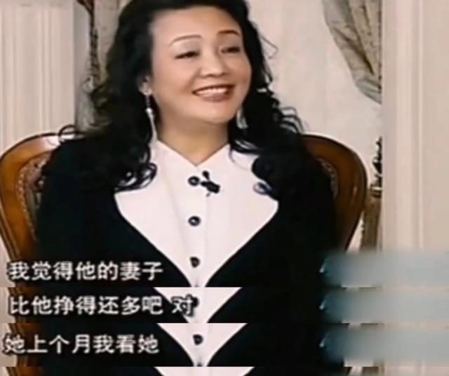 张兰送亲家10万包包,自己却穿28万金线刺绣战袍,二婚就是不一样