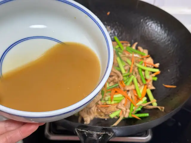 冬天很贵的菜,一到春季便宜又鲜嫩,简单炒一炒,营养丰富口感好