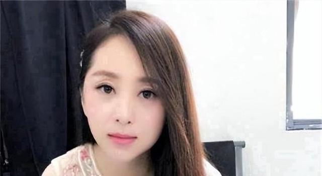 28岁从星光大道成名,却“抢”了别人丈夫,现在沦为了家庭主妇