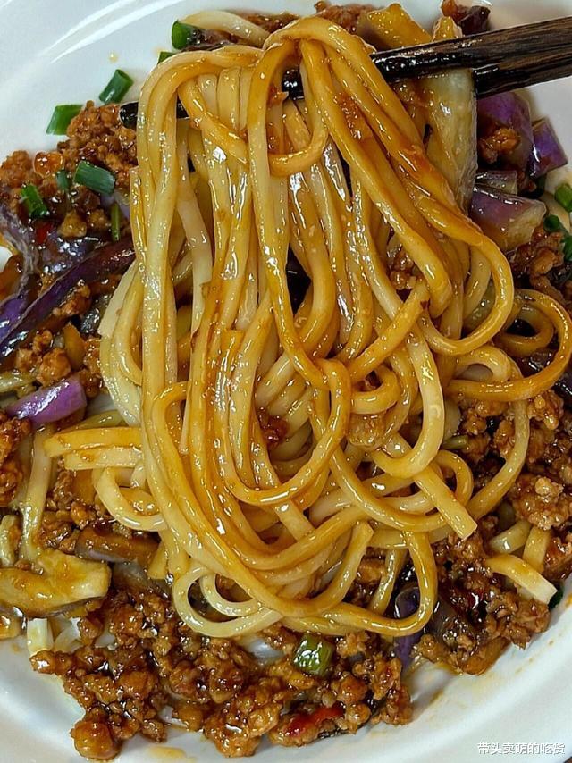 爱吃面的人可别错过这3种做法，酱香浓郁有弹性，吃完一碗又一碗