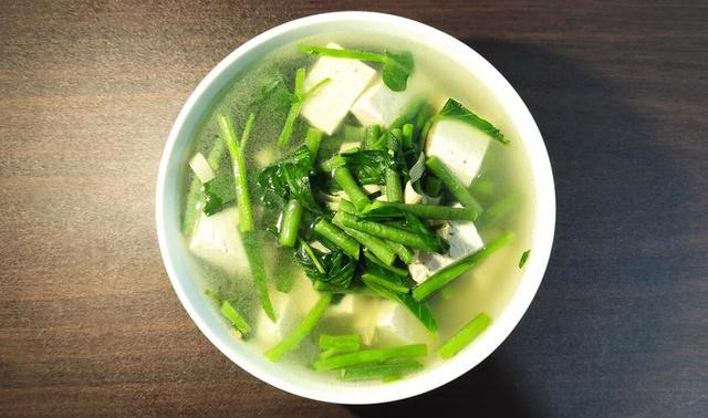 钙含量是西红柿的12倍，鸡蛋的5倍，春天正当季，可很多人不知道