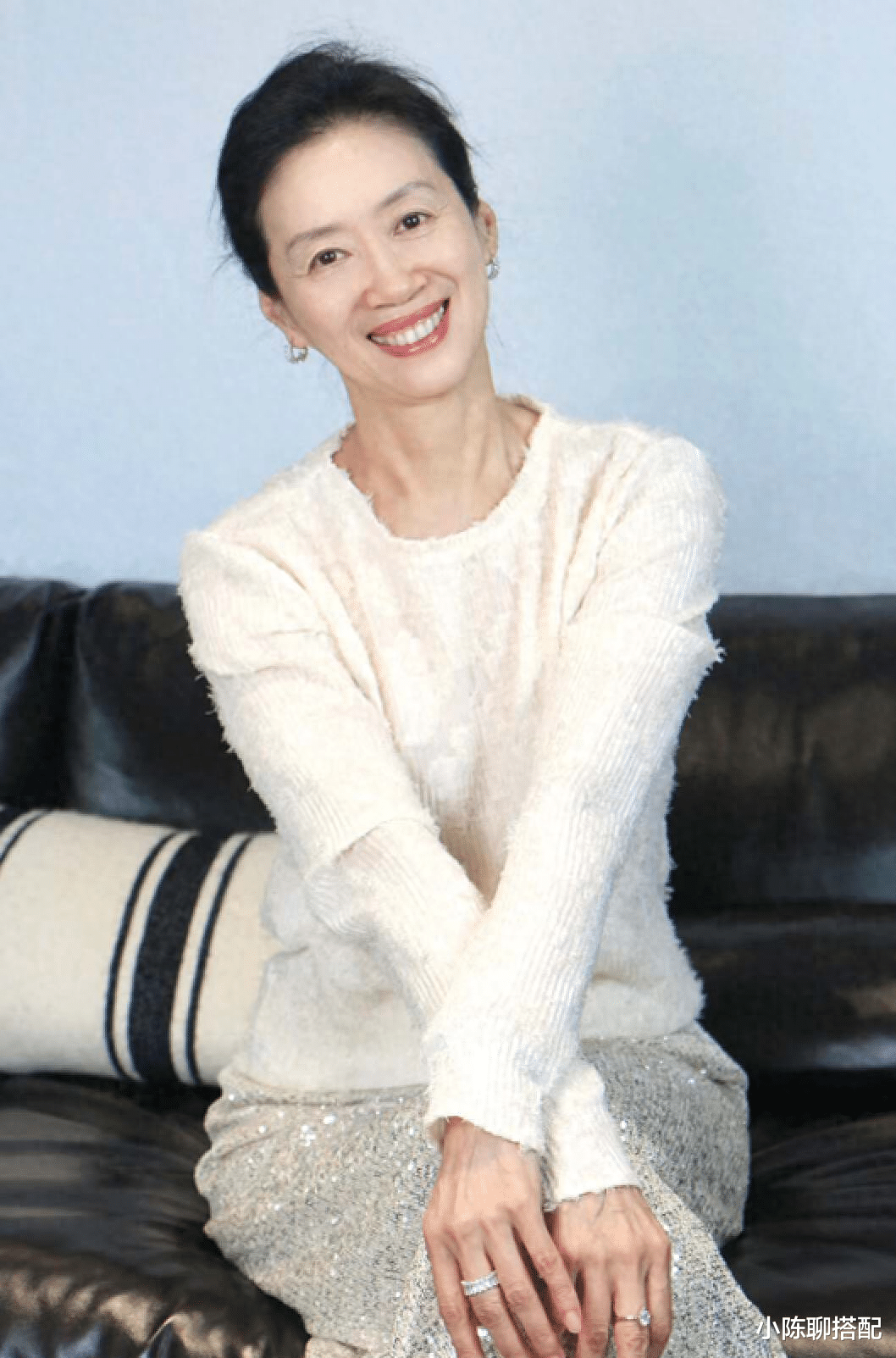 为什么我劝中年女人:穿裙子不要乱披发?看了这几组对比就懂了