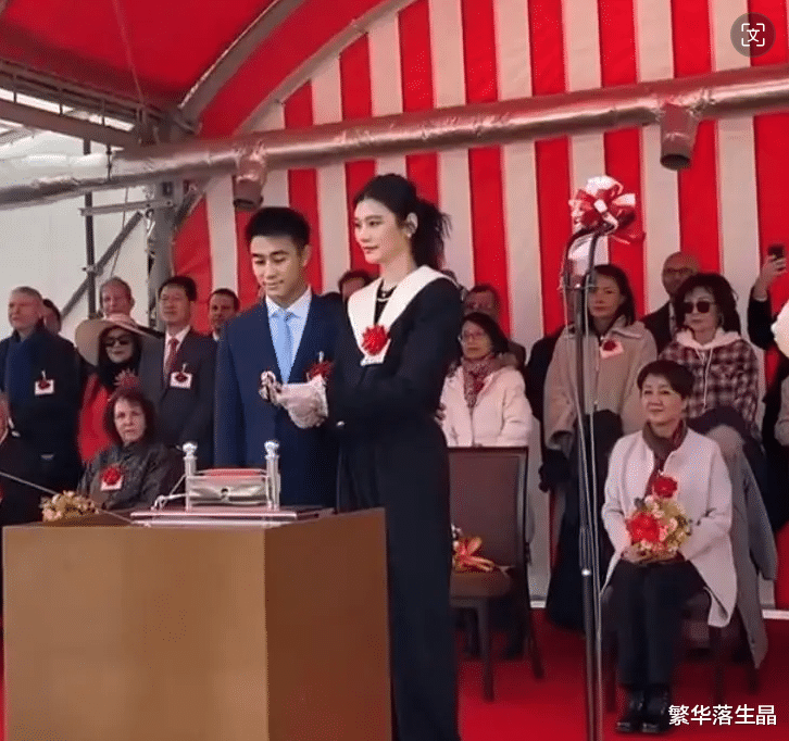 何猷君陪妈妈去武大看樱花,穿运动装有朝气,梁安琪打扮时尚