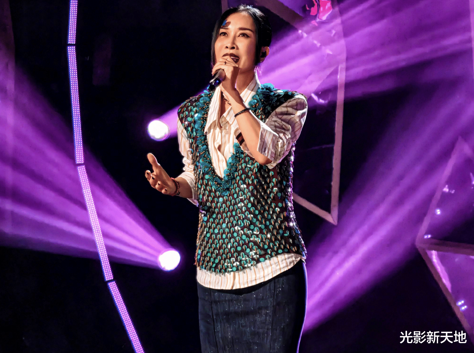 乐评人道出《歌手》潜规则，袁维娅被淘汰另有原因，网友喊话停播