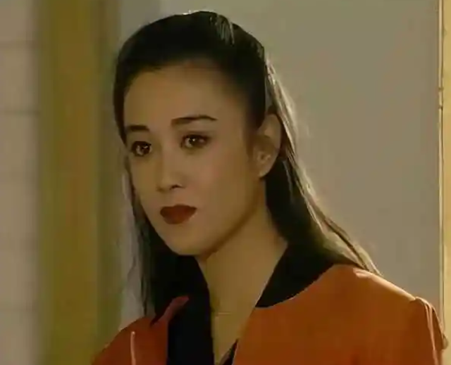 过气明星的卑微：成老赖，扮丑卖傻，县城混商演，满地心酸