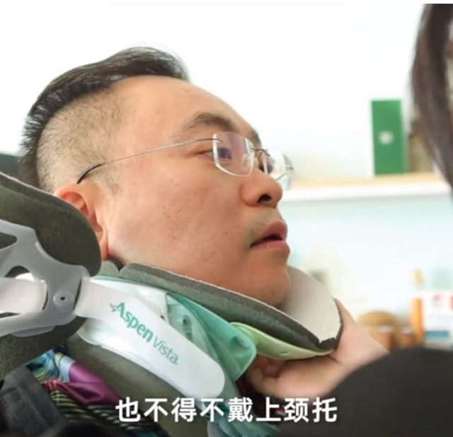 蔡磊身体好转已摘掉颈托,邀请两位大咖坐镇直播间,狠狠打脸黑粉