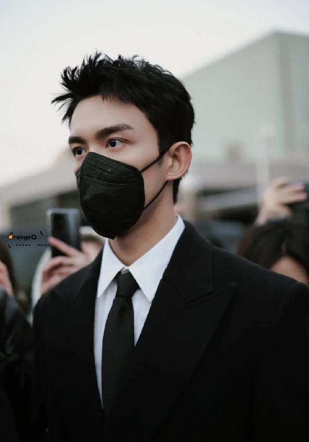 平心而论,内娱真正的绝色美男只有12位,他们酷帅雅痞,清新性感