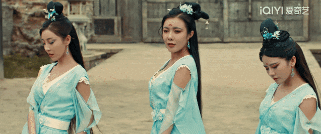 成龙曾钦点的女一号，也下海了