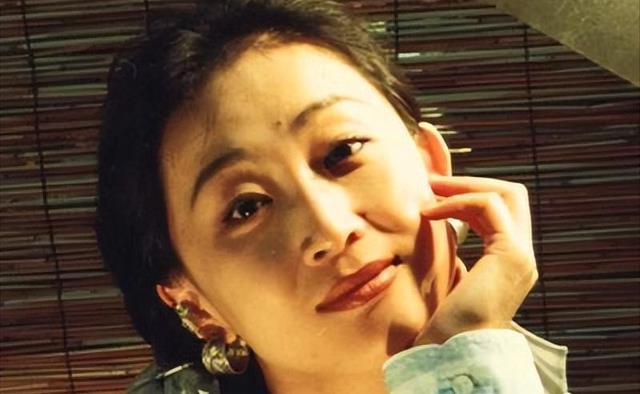 空政话剧团五朵金花，有人大龄单身，有人只恋爱不结婚，最小44岁