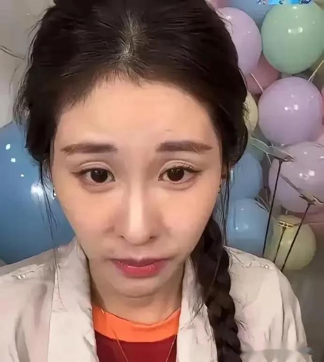 张碧晨在直播的时候忘了开美颜,难怪华晨宇一直没下定决心娶她。