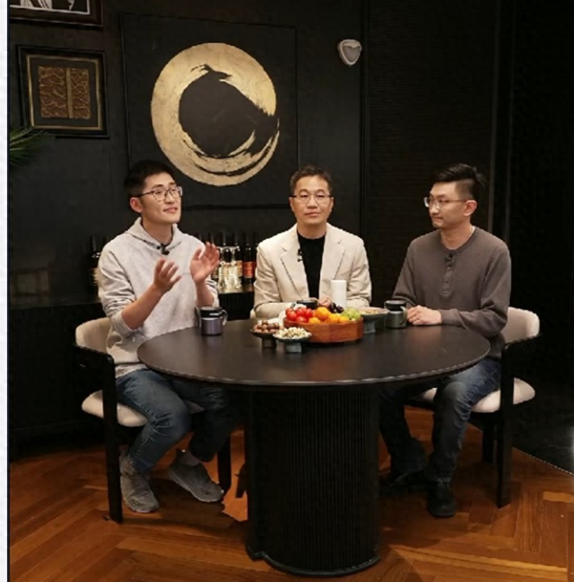 盧偉冰介紹小米15 Ultra，代號(hào)夜神，OPPO高管不媒而合：我們也有