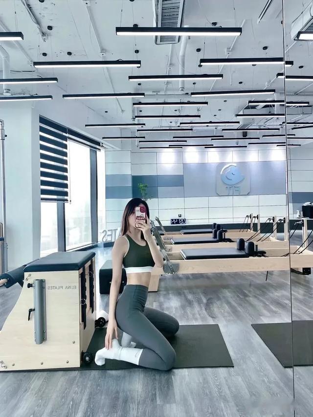 瑜伽练习让我感觉自己像个橡皮筋，只是没有被拉得那么长