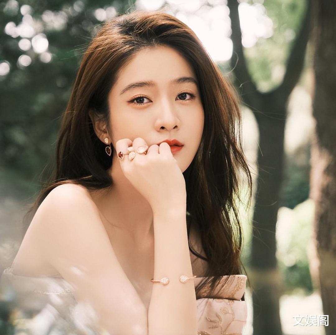 6岁就被导演选中,从当红小花旦跌落神坛,被感情耽误太可惜