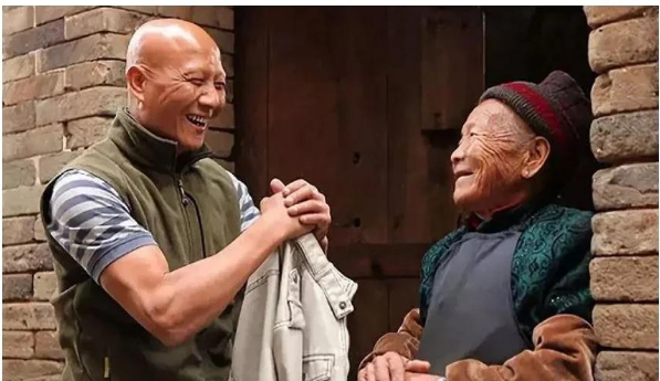 林志颖“生父”、李连杰“死对头”，17岁中毒毁容，如今怎样了?