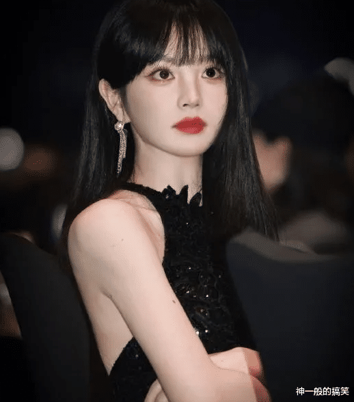 因为长得好看,4次拒绝资本的求婚,如今27岁终于红了