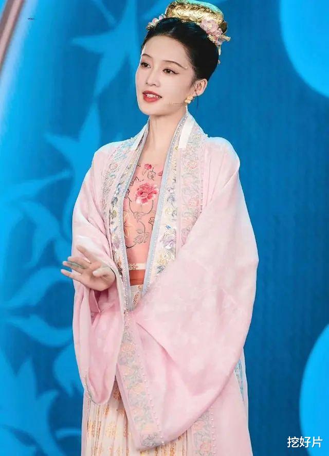 央视李清照：7位艺人争艳！我感慨：主持人果然不能和影后比啊