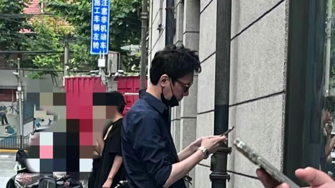 冯绍峰带儿子看舞台剧，5岁想想近照曝光，小脸圆润好可爱