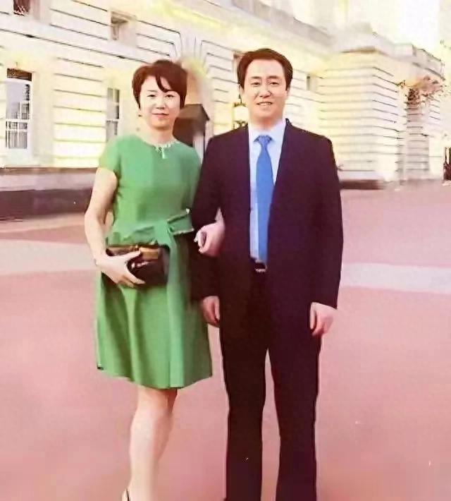 拿了给我送回来,吃了给我吐出来!许家印、丁玉梅的计谋落空了。