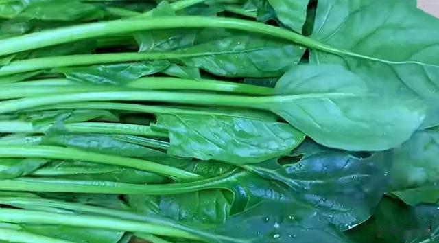 夏天到了,这3菜2果建议不要买,难吃还贵,菜贩子自己可能都不吃