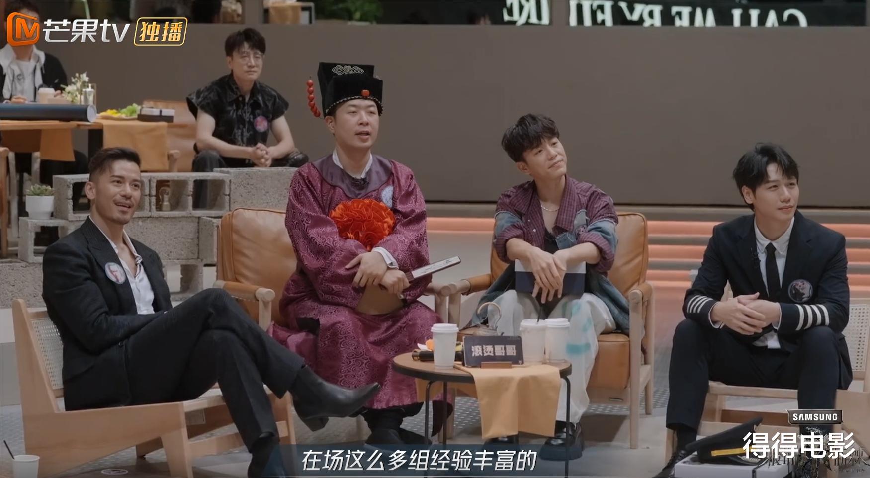 台下拒绝无用社交,台上开嗓炸翻全场,莽村之霸给内娱上了一课