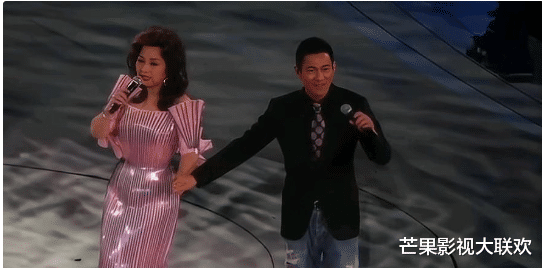 |她宁愿离婚也不愿改变中国国籍，春晚为她破例，74岁仍单身