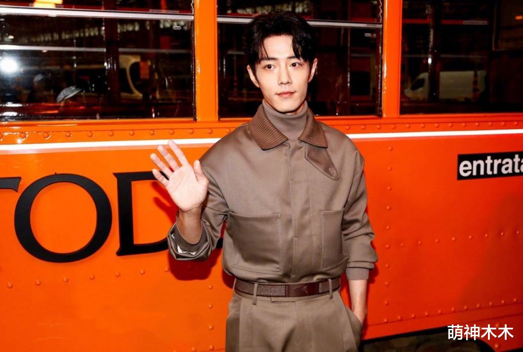 肖战米兰看秀排面超强,压轴入场坐总裁旁边,各大媒体争抢拍照