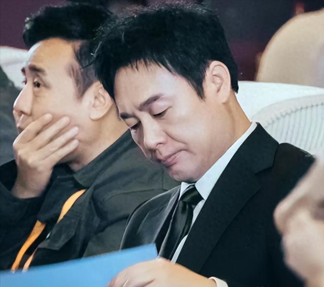 被曝各种黑料后，再看张颂文处境，才发现冯小刚说的没错