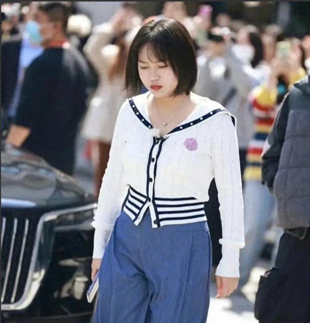 一张照片，彻底戳穿了李雪琴的“实力”，她可不止是“北大才女”