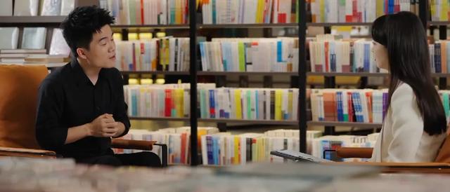 顿顿终于破圈了,首次登上央视舞台,能否带领东方甄选走出困境?