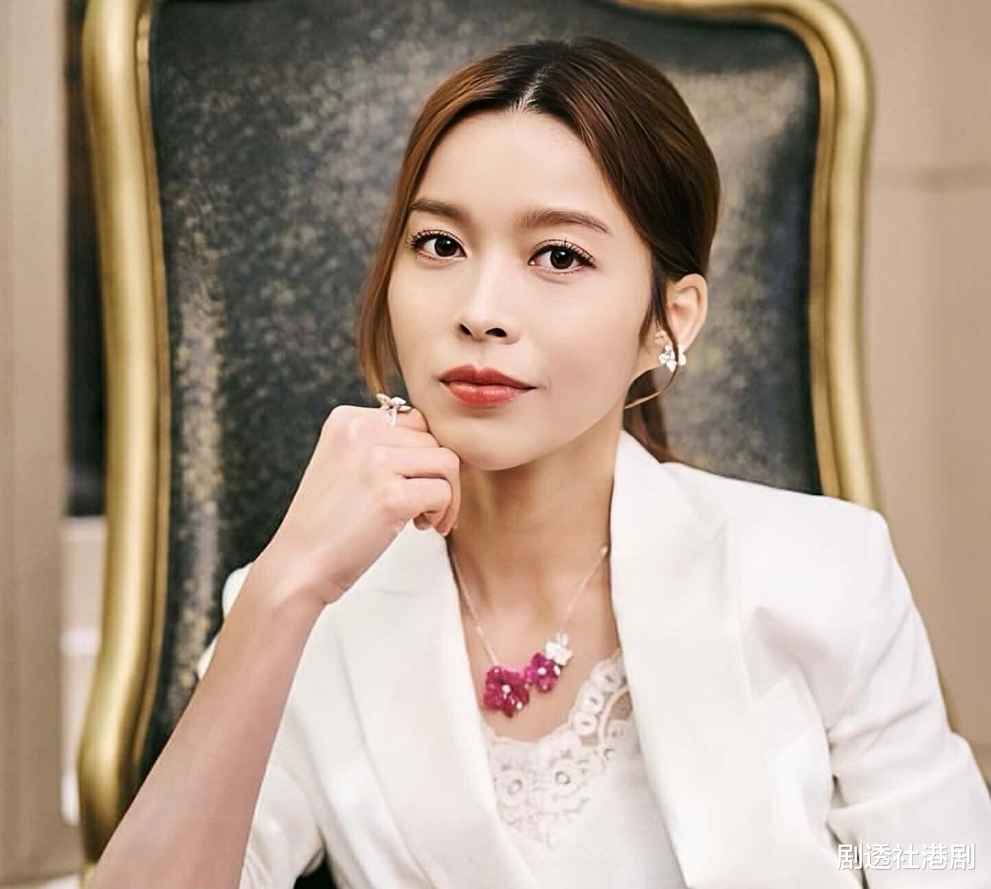 TVB气质女星怀孕多月临盆在即,胖了将近30斤,正式封肚不生三胎