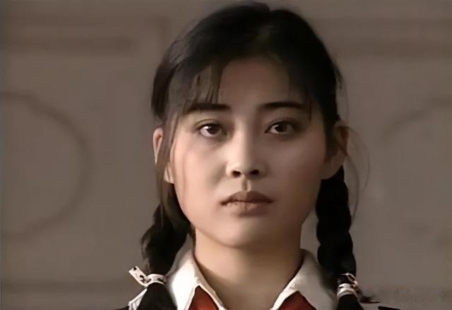 朱时茂26年前的春晚,有谁注意到他身旁的女生?如今成为了老戏骨