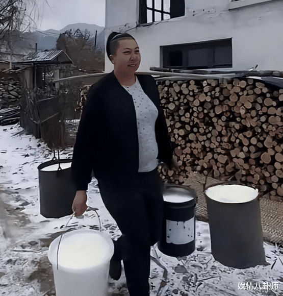 网红东北雨姐早期照片被曝!身材苗条长相清纯,和现在判若两人