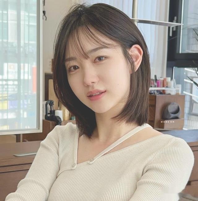 挂耳短发锁骨发型微卷长发,短中长三种发型,让你美出新高度