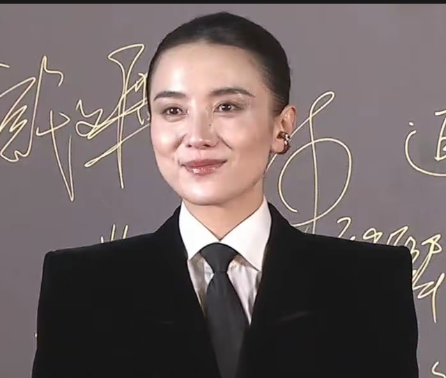 深圳这一夜！36岁倪妮遇上44岁宋佳，一眼看出谁是天然脸